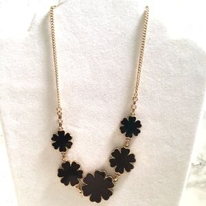 ⭐️Forever 21 Black flower necklace